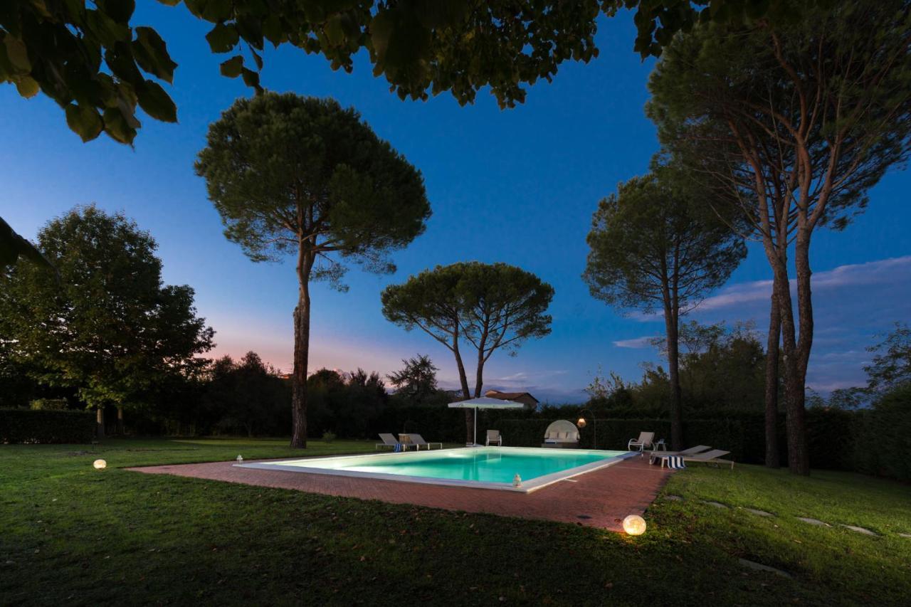 Villa Ines Charme Near Lucca อัลโตพาสซิโอ ภายนอก รูปภาพ