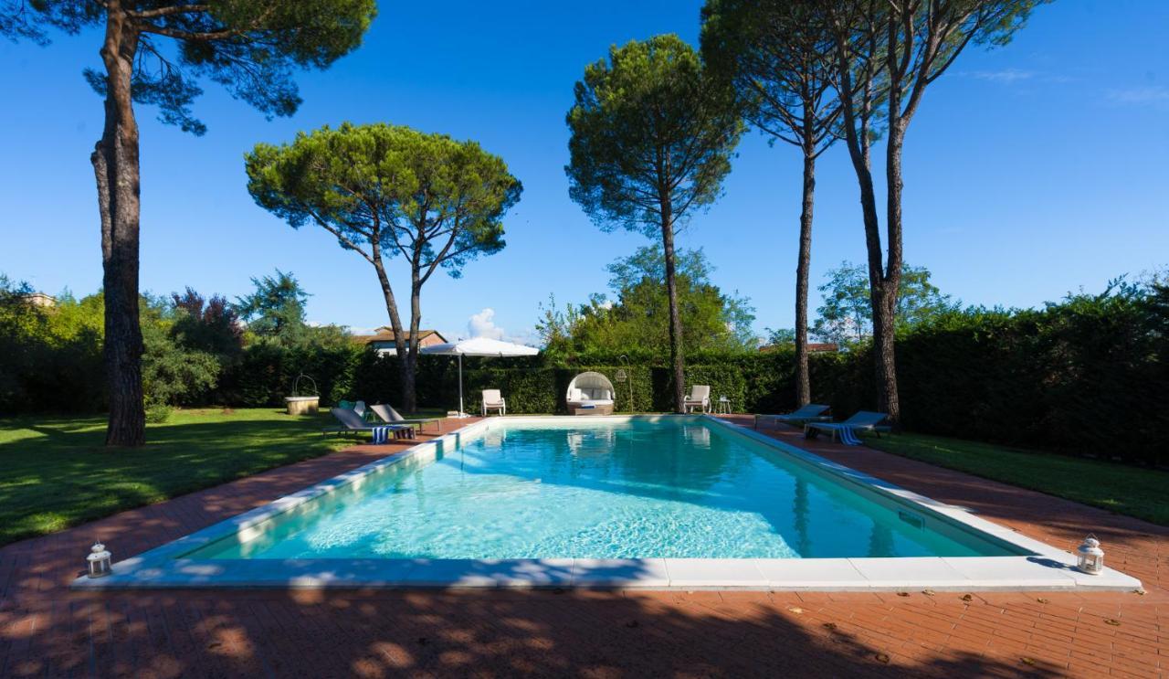 Villa Ines Charme Near Lucca อัลโตพาสซิโอ ภายนอก รูปภาพ